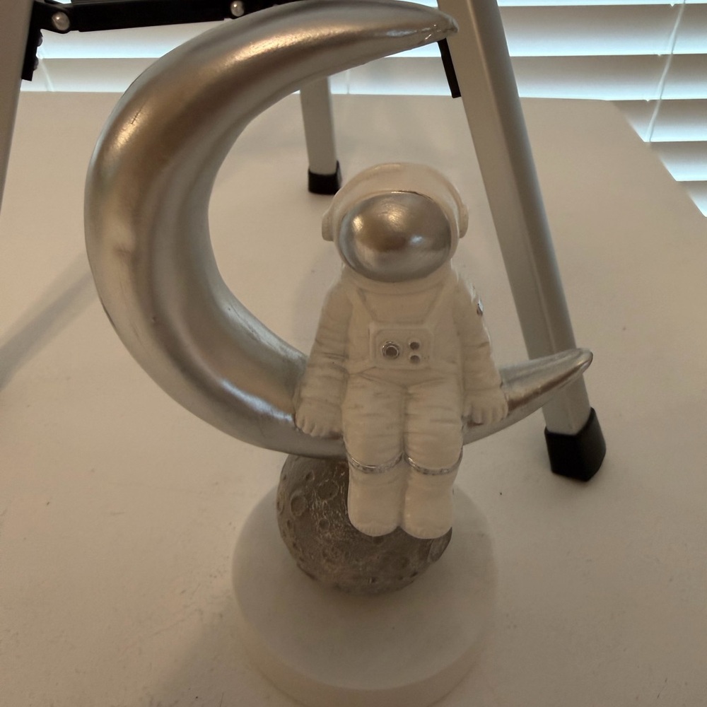 Bundle of 2 Space NASA Blue Kids Telescope & Moon man room decor - Like New - Picture 4 of 5